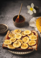 Sandwich with caramel, banana and chia seeds.