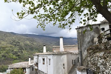 Fototapeta na wymiar スペイン シエラネバダ山麓 アルプハーラの白い村
