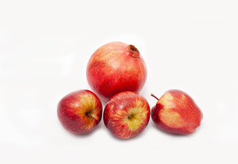 Fototapeta na wymiar Red apple and Pomegranateon white background