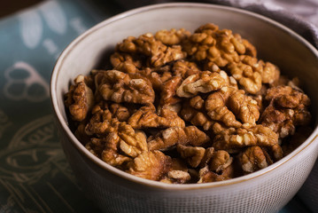 Obraz premium walnuts in a bowl