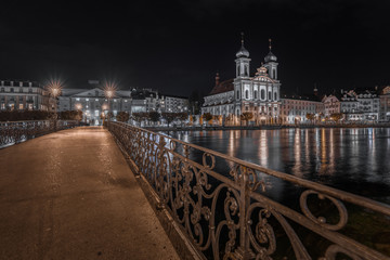 Obraz premium Lucerna at night