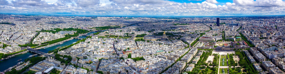 Fototapeta na wymiar Panoramic view of Paris from the Eiffel Tower