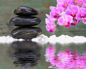Obraz na płótnie Canvas Japanese Zen garden with stacked stones mirroring in water