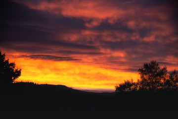 Fototapeta na wymiar Beautiful romantic sunset in the mountains, black silhouette