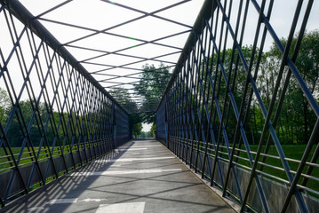 Brücke über die Emscher in Gelsenkirchenq