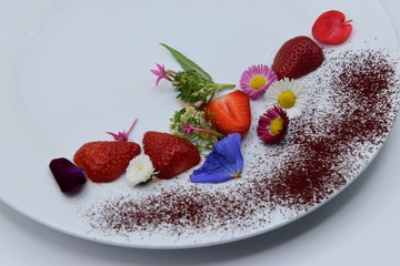 assiette de fruits et fleurs