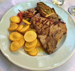 Steak with potatoes