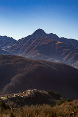 Fototapeta na wymiar Apuan Alps, Alpi Apuani, mountain view from Paso Carpinelli, panorama, Italy, Tuscany
