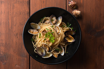 Piatto di classici spaghetti alle vongole,Cucina tipica napoletana, Cibo Italiano