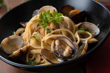 Piatto di classici spaghetti alle vongole,Cucina tipica napoletana, Cibo Italiano