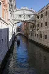 Fototapeta na wymiar The famous Ponte dei Sospiri (Bridge of Sighs) in Venice