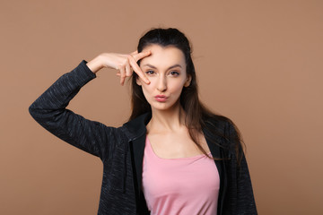 Obraz premium Playful girl making duckface isolated on beige background