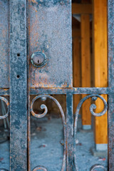 Puerta vieja cerradura hierro oxido madera 