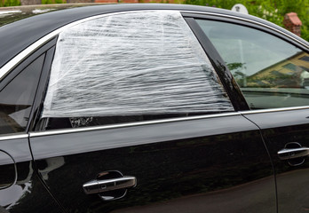 Vandalismus an einer Autoscheibe