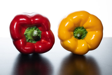 赤パプリカと黄パプリカ