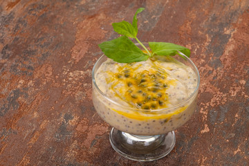 Pudding with chia and passion fruit