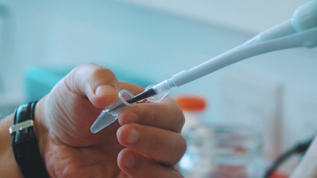 laboratory, laboratorio, covid, covid19, experiment, experimento, 4k, gh5, science, safety, salud, salud p&uacute;blica, medicina, pipette, pipeta, pipeteo