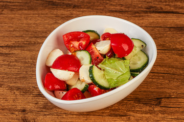Salad with vegetables and mozzarlla
