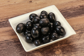 Black olives in the bowl