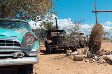 Fototapeta na wymiar Route 66 - verfallenes Auto - altes historisches Auto