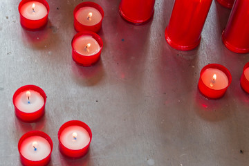 red candles to remember deceased loved ones