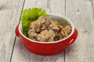 Chicken liver with cream and dry tomatoes
