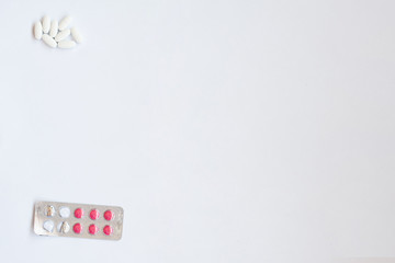 Fototapeta na wymiar pills on a white background