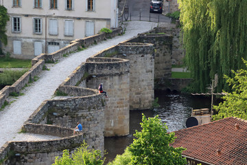 En passant par le pont 