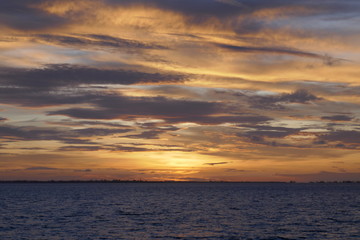 Naklejka na ściany i meble Cloudy Sunset at the ocean