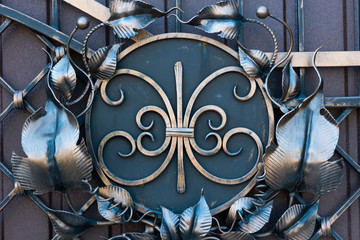 The forged metallic art element is in a black and bronze color