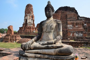 Sitting buddha statue at Wat Phra Mahathat in Ayutthaya