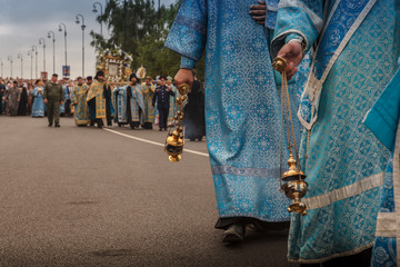 крестный ход Казань Казанская икона, кадило, священники, епископы, облачения,
procession of Kazan Kazan icon, censer, priests, bishops, vestments,