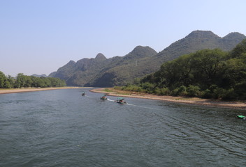 Bateaux sur la rivière Li, Chine