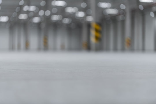 neues Lager - leerer Industrieraum
