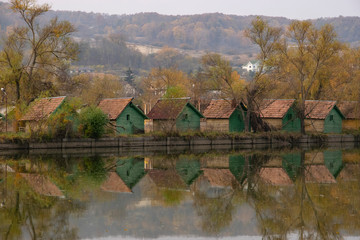 Fototapeta na wymiar autumn landscape with a lake