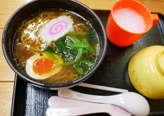 黒醤油ラーメン