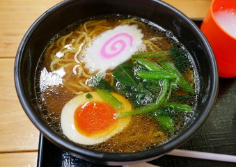 黒醤油ラーメン