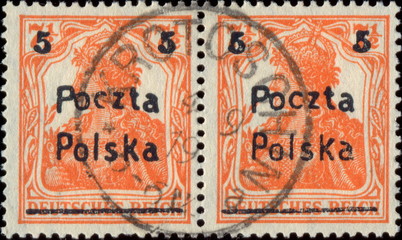 Krotoszyn. Niemiecki kasownik / datownik pocztowy (1919) odbity na znaczkach pocztowych „Germania” z przedrukiem poznańskim „Poczta Polska” (5 na 7 i 1/2 feniga, Fi.67).