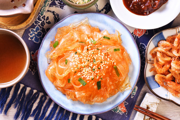 Wide green bean thread with spicy flavor     