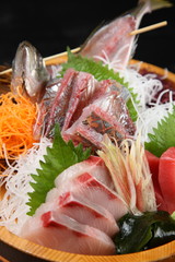 鮪鯵ハマチ刺身桶盛り