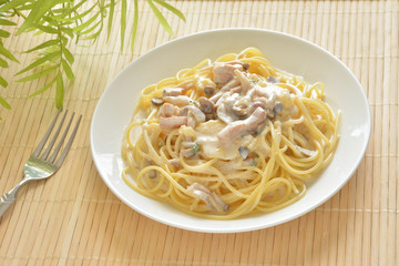 
ベーコンとキノコのクリームパスタ　