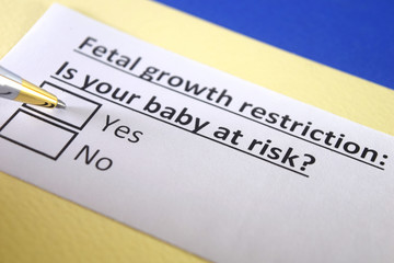 Obraz premium One person is answering question about fetal growth restriction.