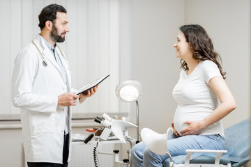 Obraz premium Doctor with pregnant woman during a medical consultation in gynecological office. Concept of medical care and health during a pregnancy