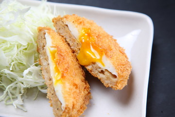 半熟目玉焼き入りメンチカツ