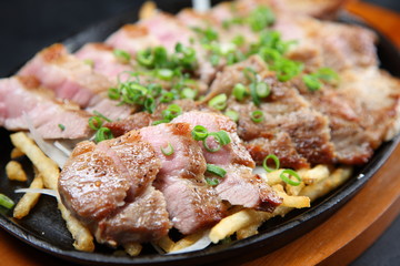 豚肉の鉄板焼き