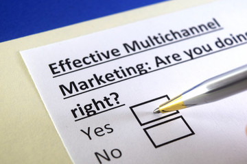 Obraz premium One person is answering question about effective multichannel marketing.