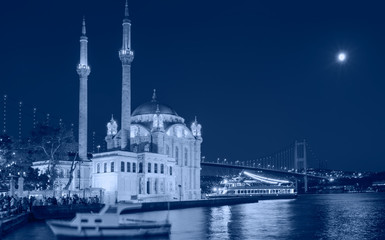Naklejka premium Ortakoy mosque and Bosphorus bridge with moon - Istanbul, Turkey.