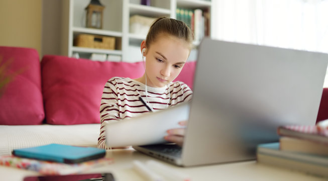 Tween Laptop Images – Browse 33,918 Stock Photos, Vectors, and Video ...