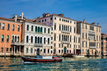 Fototapeta na wymiar venedig, italien - canal grande mit palazzo grimani marcello und palazzo bernardo