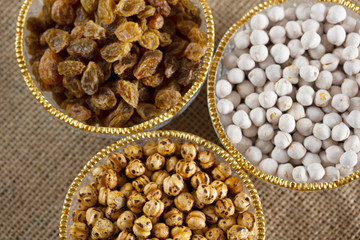 Yellow roasted chickpeas, white roasted chickpeas and raisins. Healthy Turkish food.